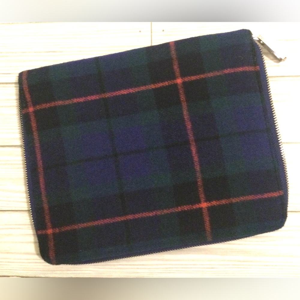Gap Plaid Tablet Case 🌸